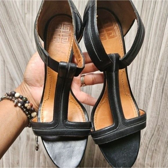 GIVENCHY T Strap Trim Leather Sandal/Heel - Picture 11 of 12